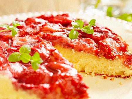 Обърнат ягодов сладкиш - снимка на рецептата